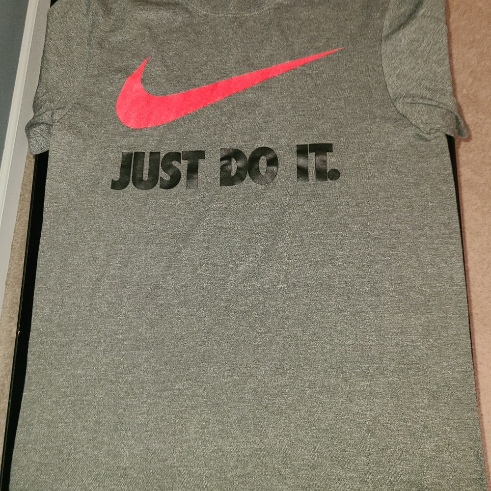 Men Nike T-shirt Small